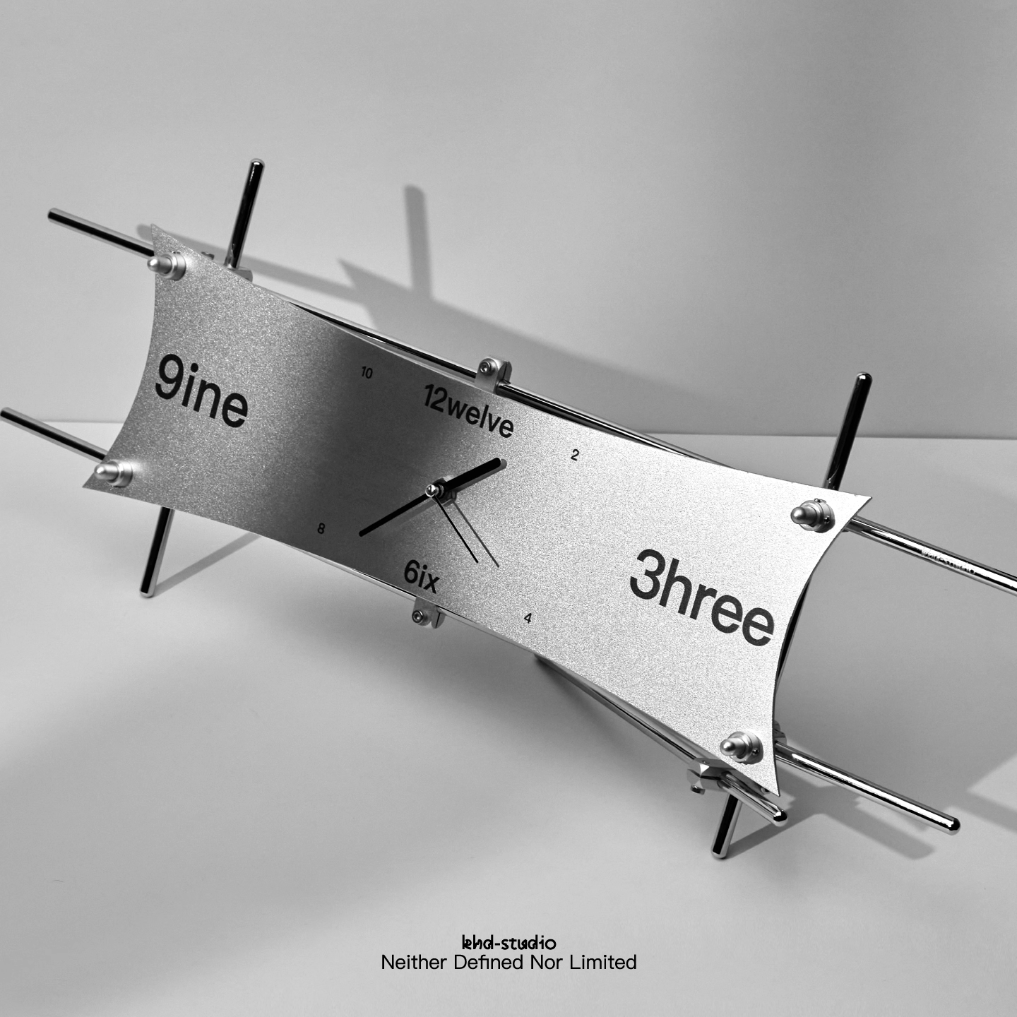 Light Axis Metal Kite Mini Clock