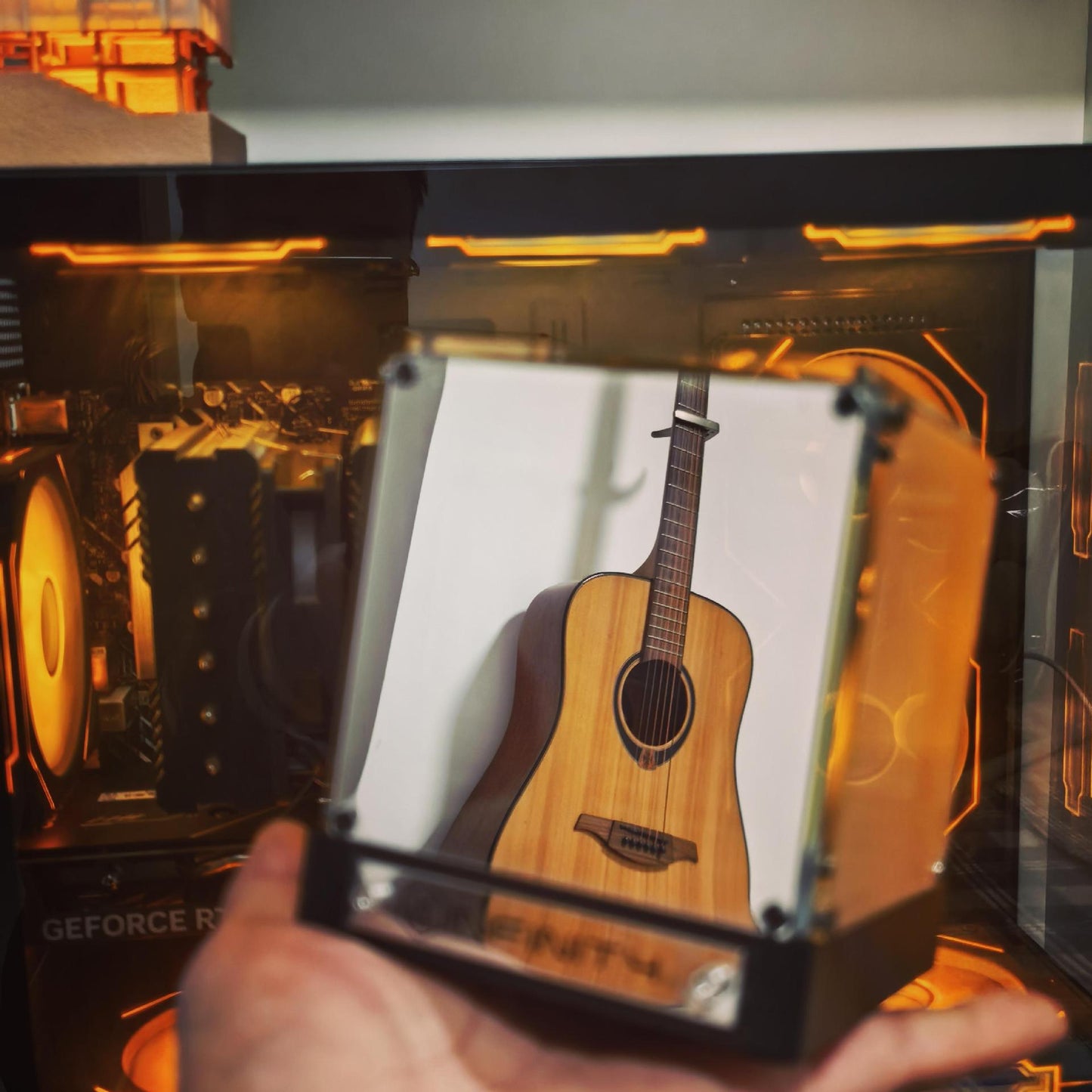 Four Dimension Mirror-bounded Light Cube