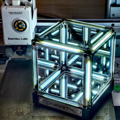 Four Dimension Mirror-bounded Light Cube