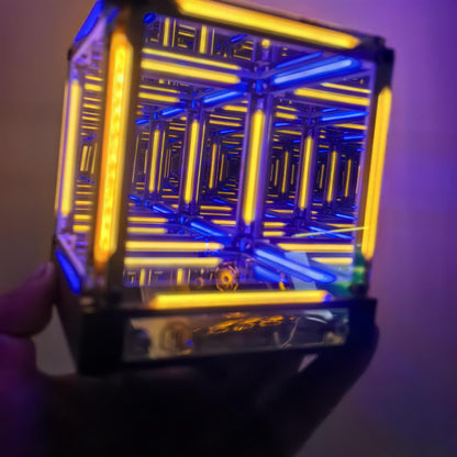 Four Dimension Mirror-bounded Light Cube