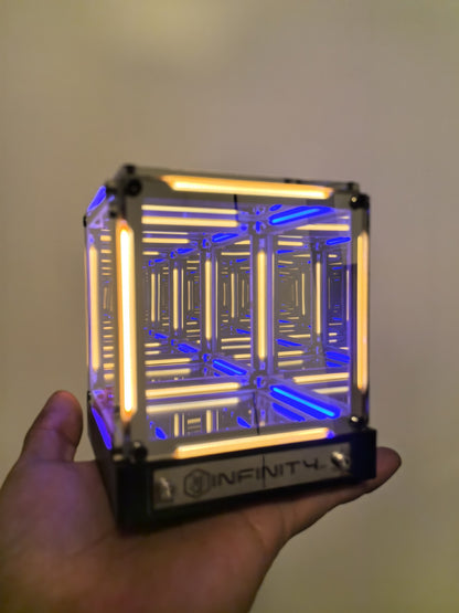 Four Dimension Mirror-bounded Light Cube