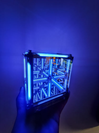 Four Dimension Mirror-bounded Light Cube